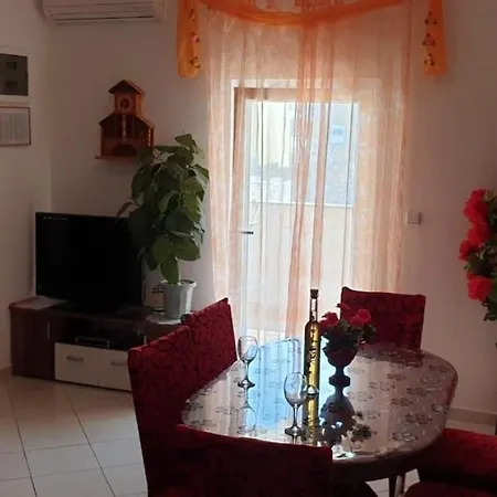 Apartment With A Parking Space Pirovac, Sibenik - 15271